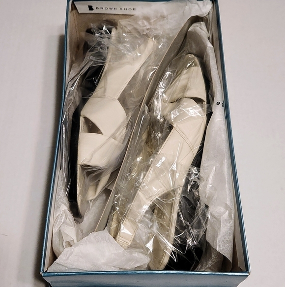 Life Stride Melissa Faux Leather Slingback Sandal Ivory Size 6 - Picture 8 of 10